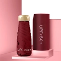 Paraguas plano granate de cinco pliegues con funda UPF 50+ y mango dorado - Burdeos