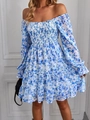 Detalle de vestido largo de flores azules con cuerpo elástico y falda de varios niveles - S / Azul