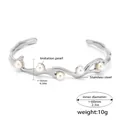 Brazalete de puño en C de acero inoxidable chapado en oro de 18K con cinco perlas - Color Acero