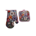 Detail of floral embroidery kitchen oven mitt and pot holder set with pink piping - Purple Embroidered Floral