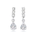 Dettaglio orecchini a goccia in argento con diamanti tondi e zircone a forma di pera - Platino (Zircone Bianco)