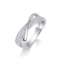 Minimalistischer S925 Silberring mit Kreuzdesign und Moissanit-Steinen auf weißem Grund - US Größe 5 / Moissanit-Ring