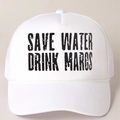 Detail der verstellbaren Mesh-Trucker-Kappe mit Save Water Drink Margs Textdruck - Einheitsgröße / Weiß