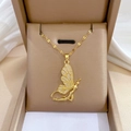 Collier pendentif fée papillon doré avec cristaux clairs dans un écrin à bijoux - Pendentif En Cuivre Et Chaîne En Acier Titane G130
