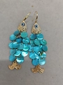 Boucles d'oreilles en forme de poisson avec corps en coquillage bleu et métal doré - Style Crochet d'Oreille en Forme de Poisson / Rose bonbon