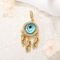 Goldener Evil Eye Anhänger mit funkelnden Zirkonia und hängenden Federdetails - Feder Böser Blick Anhänger / Goldene Feder (A0824)