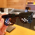 Occhiali da sole neri a pixel stile Thug Life con dettagli quadrati bianchi - Pixel Mosaico Nero