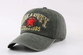Detalle de gorra de béisbol de algodón lavado verde oscuro con bordado de estrella roja - Verde Militar