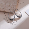Silberne Sternohrringe mit Hammerschlag-Struktur und 3,3 cm Länge für Damen - Silbernes Oval