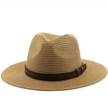 Classico cappello di paglia Panama con fascia in ecopelle marrone su sfondo bianco - M (56-58cm) / Cachi