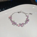 Dettaglio di pietre di zircone rosa incastonate in catena d'argento con chiusura - Marquise Rosa (HB4471)