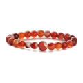 Dettaglio del bracciale con perle di agata rossa da 8mm e venature in pietra naturale - Agata a Strisce Rosse