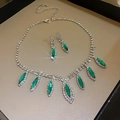 Set gioielli argento con pietre verde smeraldo taglio marquise e piccoli diamanti - Goccia d'Acqua con Strass Verdi e Nappine a Foglia