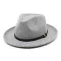Detailansicht eines grauen Filzhutes aus Wolle mit modischem schwarzen Leder-Schnallenband - M (56-58cm) / Hellmeliertes Grau