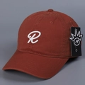 Detalle de gorra de béisbol de algodón naranja tostado con letra R blanca bordada - M (56-58cm) / Rojo Anaranjado