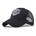 Cappellino trucker nero con ricamo FORCE bianco e pannelli in rete traspirante sul retro - Nero Con Lettere Bianche