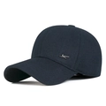Marineblaue Winter-Baseballkappe mit Ohrenschutz und silbernem Metall-Logo für Herren - Verstellbar / Marineblau