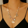 Collier bohème avec coquillages et étoiles de mer sur une chaîne dorée - Collier de Style Marin Frais / Collier de Perles Coquille Étoile de Mer