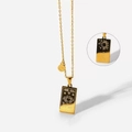 Collier signe du zodiaque Cancer en acier doré avec pendentif rectangulaire et gravure - Cancer