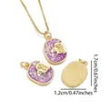 Collier plaqué or 18 carats avec pendentif ovale en opale violette et relief de mouton - Rectangle Lion / Opale Violet Étoilé