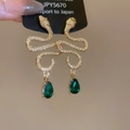 Boucles d'oreilles serpent vintage dorées avec pierres précieuses vert poire - Clous Pendentif Goutte d'Eau Serpent Strass Tige Argent