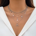Collier multicouche argenté avec pendentifs étoile lune et cristal sur modèle - Style Cristal Étoile Lune Argenté (06白k) / Argenté