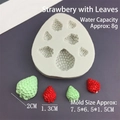 Makroansicht der Silikonform für Erdbeeren mit Blättern für DIY Seifen und Kerzen - Erdbeere mit Blatt / Grau