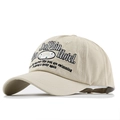 Détail de la broderie Dolphin Hotel sur une casquette de baseball en coton beige - Beige