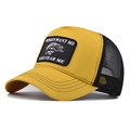 Detail der gelben Trucker-Cap mit 'Women Want Me Fish Fear Me' Stickerei-Patch - Verstellbar / Gelber Fisch