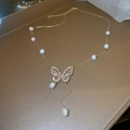 Collier vintage français doré avec pendentif papillon, perles blanches et zircons - 28# Collier - Or Perle de Culture (Plaqué Or Véritable)