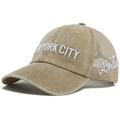 Vintage Mesh-Baseballcap in Khaki mit New York City Stickerei in Seitenansicht - Verstellbar / Khaki