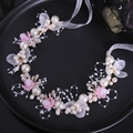 Cerchietto da sposa fatto a mano con perle bianche, petali rosa e filo di foglie dorate - Fascia in Lega Rosa