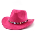 Detailopname van roze cowboyhoed van vilt met een kleurrijke bohemien schelpenband - M (56-58cm) / Rozerood