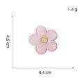 Detail der rosa Makronen-Blumenstickerei mit Größenmaßen 4,6 cm x 4,4 cm Aufnäher - Rosa
