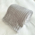 Coperta spessa in flanella grigia con eleganti strisce verticali a rilievo per la casa - Costine Grigio Argento