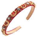Dettaglio del cerchietto rosso con cristalli e montature in pizzo dorato vintage - Rosso