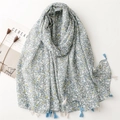 Sciarpa floreale effetto lino con fiori blu e nappe per la protezione solare estiva - Blu Chiaro Floreale (SL2305-022) / 180*85