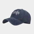 Detalle de la gorra de béisbol de algodón azul lavado con bordado de cruz y texto - Ajustable / Azul marino