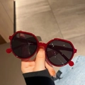 Occhiali da sole ottagonali rossi alla moda con lenti scure per un look jelly fashion - Montatura Rosso Vino / Lenti Grigie