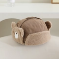 Dettaglio del cappello invernale con orecchie da orso e morbida fodera in lana - 52cm (2-5 Anni) / Marrone