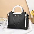 Bolso de mano de gran capacidad en contraste blanco y negro con herrajes dorados - Negro