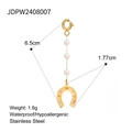 Pendentif fer à cheval en acier doré 18K avec perles blanches, design étanche - Breloque Perle Fer à Cheval (JDPW2408007)