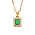 Goldene Halskette mit rechteckigem Smaragd und einem Kranz aus weißen Zirkonia - Quadratischer Zirkonia-Anhänger mit Wasserwellenkette / Grün