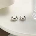 Minimalist silver pearl ear cuff with polished metal finish for non-pierced ears - Silver Smooth Style (ZYN-DME452P)