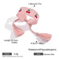 Roze geweven vriendschapsarmband met rood kersenborduurwerk en kwastjesbedels - Roze Geborduurde Kers Gevlochten Armband (JDB0205036)