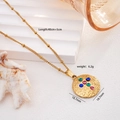 Collana con ciondolo a bussola dorata con strass colorati e texture martellata, 40+5cm - TG 2561-Gemma dell'Infinito a Sei Colori / Oro