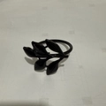 Rond de serviette minimaliste noir en forme de feuille d'érable en alliage pour table chic - Noir