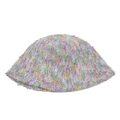 Dettaglio della trama in maglia arcobaleno e del materiale in ecopelliccia soffice del cappello - Grigio