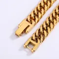 Detailopname van de gouden Cubaanse schakelketting met H-sluiting van gepolijst staal - 14mm / Goud