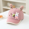 Berretto rosa per bambini con orecchie di coniglio 3D e ricamo di coniglietto carino - 48cm (5-18 mesi) / Rosa